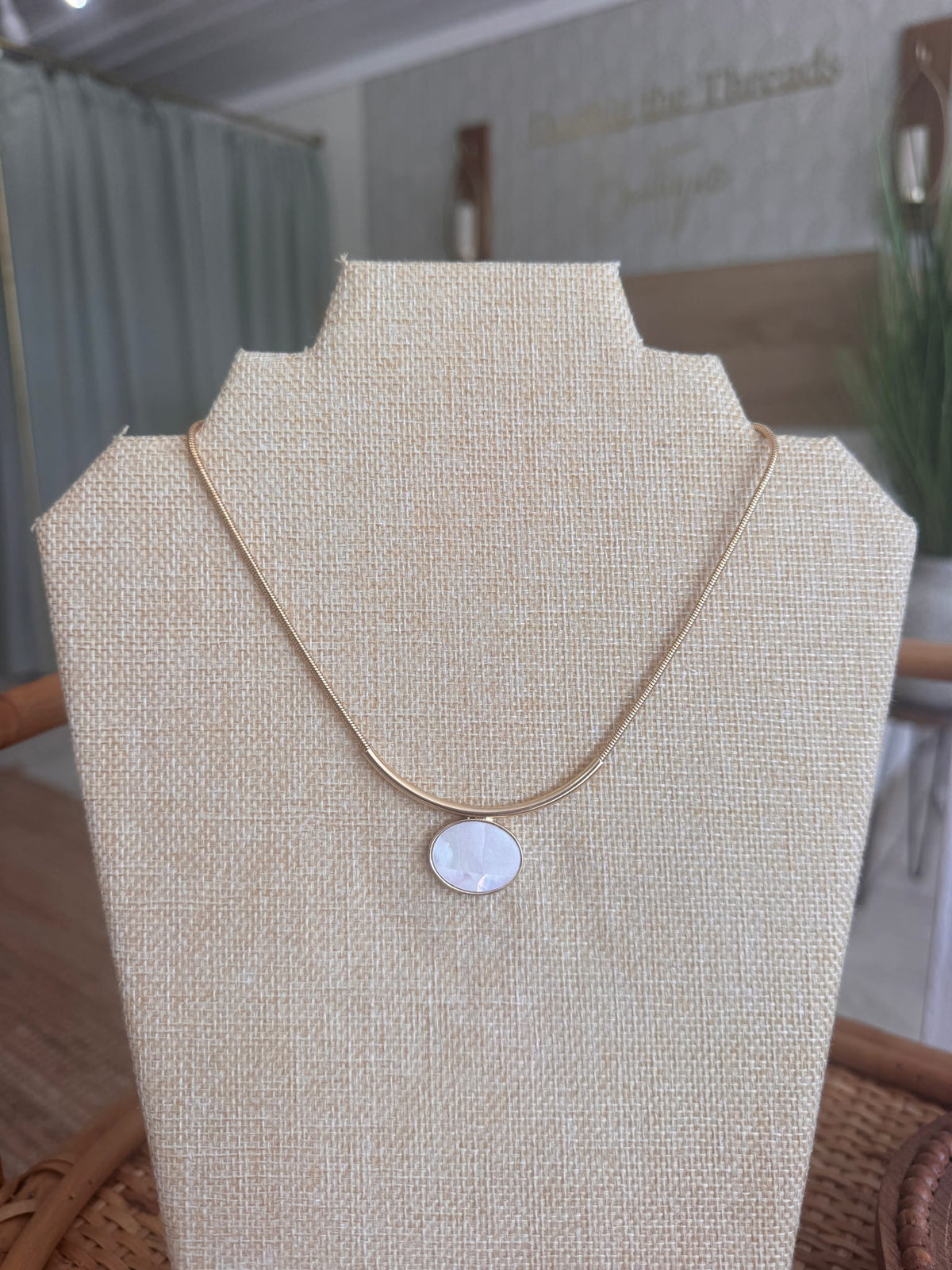 Oval & Curved Bar Necklace
