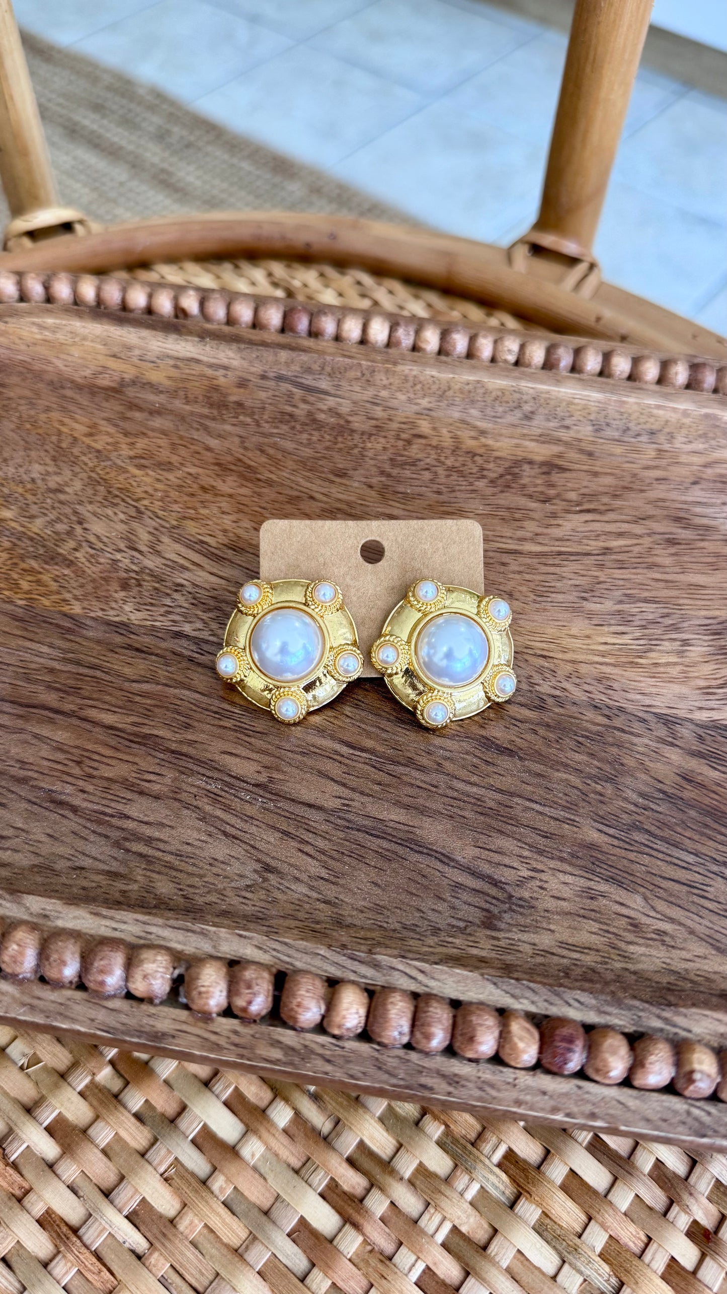 Round w/ Pearl Earrings