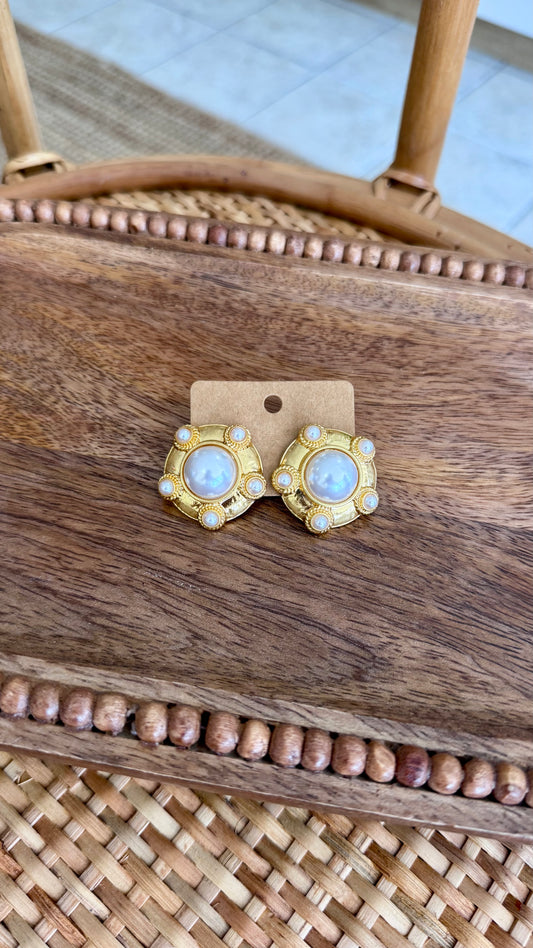 Round w/ Pearl Earrings